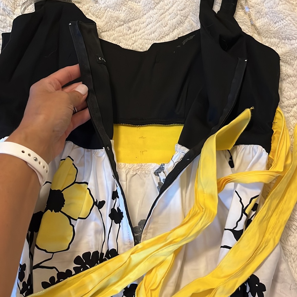 Dress - Picture 3 of 5